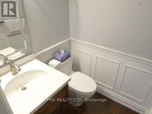 372 Salisbury Lane, Newmarket, ON - Indoor Photo Showing Bathroom