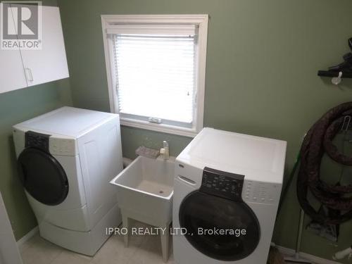 372 Salisbury Lane, Newmarket, ON - Indoor Photo Showing Laundry Room