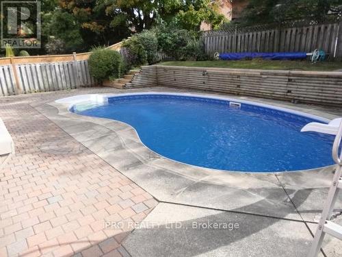 372 Salisbury Lane, Newmarket, ON - Outdoor With In Ground Pool With Backyard