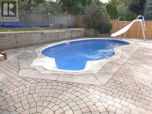 372 Salisbury Lane, Newmarket, ON - Outdoor With In Ground Pool