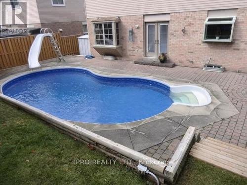 372 Salisbury Lane, Newmarket, ON - Outdoor With In Ground Pool With Exterior