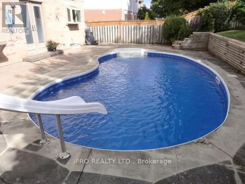 372 Salisbury Lane, Newmarket, ON - Outdoor With In Ground Pool