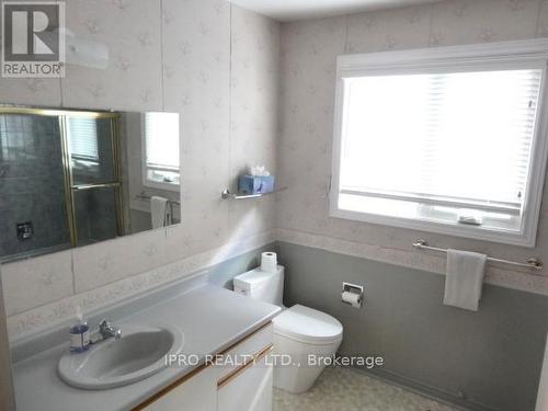 372 Salisbury Lane, Newmarket, ON - Indoor Photo Showing Bathroom