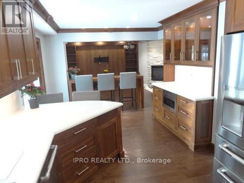 372 Salisbury Lane, Newmarket, ON - Indoor Photo Showing Kitchen