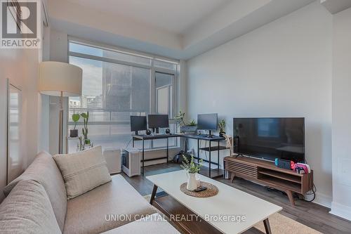 224 - 8110 Birchmount Road, Markham, ON - Indoor Photo Showing Living Room