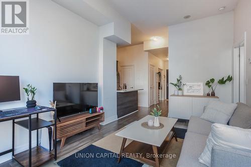 224 - 8110 Birchmount Road, Markham, ON - Indoor Photo Showing Living Room