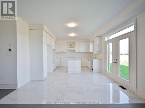 1555 Severn Drive, Milton, ON - Indoor Photo Showing Kitchen