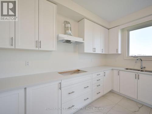 1555 Severn Drive, Milton, ON - Indoor Photo Showing Kitchen With Double Sink