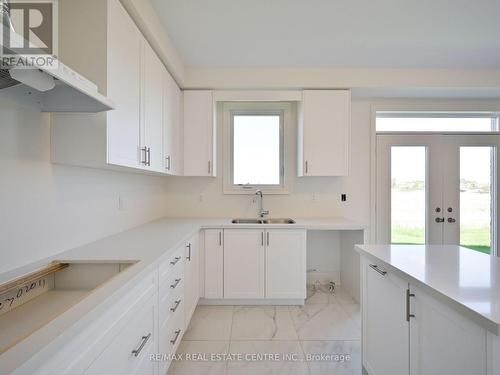 1555 Severn Drive, Milton, ON - Indoor Photo Showing Kitchen With Double Sink