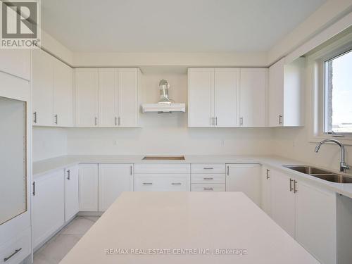 1555 Severn Drive, Milton, ON - Indoor Photo Showing Kitchen With Double Sink