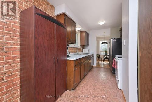 3272 Candela Drive, Mississauga, ON - Indoor Photo Showing Kitchen