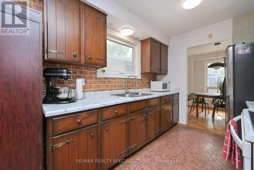 3272 Candela Drive, Mississauga, ON - Indoor Photo Showing Kitchen With Double Sink