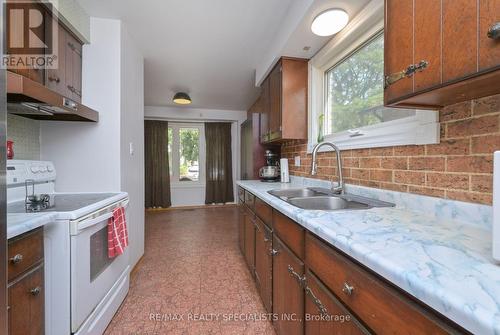 3272 Candela Drive, Mississauga, ON - Indoor Photo Showing Kitchen With Double Sink