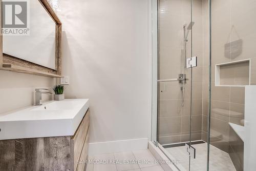 1580 Crestview Avenue, Mississauga, ON - Indoor Photo Showing Bathroom