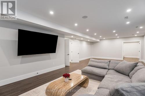 1580 Crestview Avenue, Mississauga, ON - Indoor Photo Showing Living Room