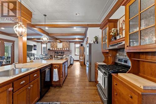 367 Crystal Bay Drive, Amherstburg, ON - Indoor Photo Showing Kitchen