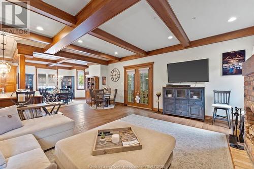 367 Crystal Bay Drive, Amherstburg, ON - Indoor Photo Showing Living Room