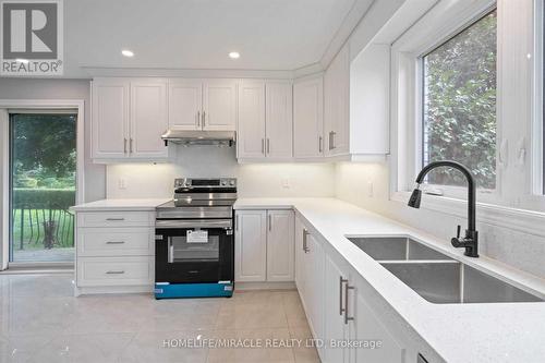 22 Fernwood Terrace, Welland, ON - Indoor Photo Showing Kitchen With Double Sink With Upgraded Kitchen