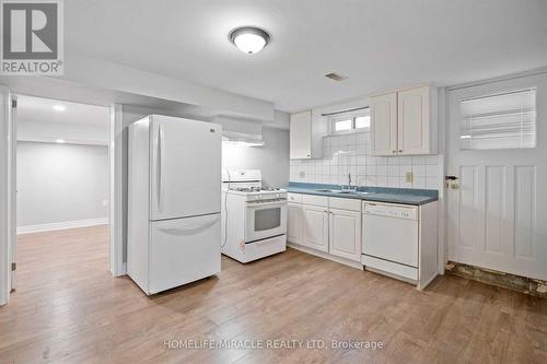 22 Fernwood Terrace, Welland, ON - Indoor Photo Showing Kitchen