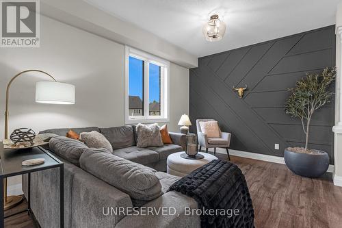 985 Audrey Place, Kitchener, ON - Indoor Photo Showing Living Room