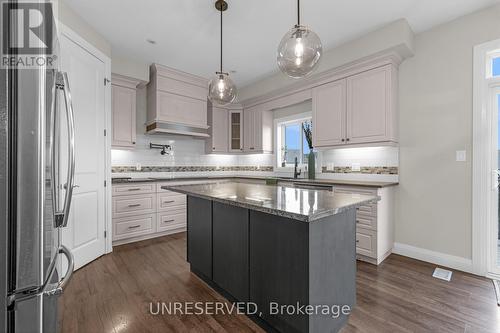 985 Audrey Place, Kitchener, ON - Indoor Photo Showing Kitchen With Upgraded Kitchen