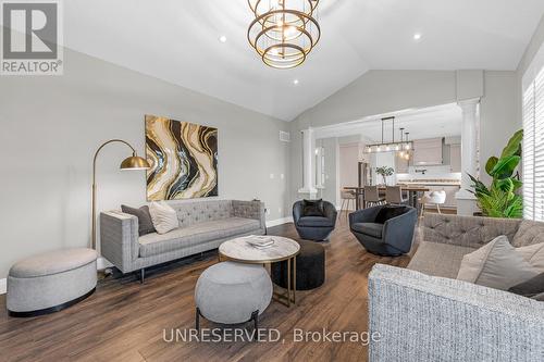 985 Audrey Place, Kitchener, ON - Indoor Photo Showing Living Room