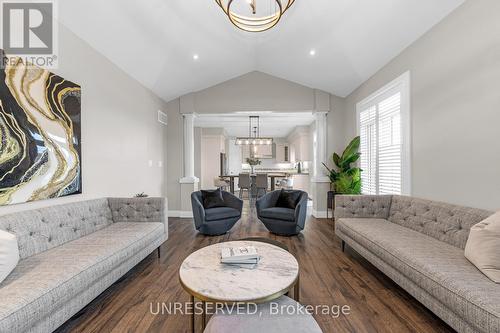 985 Audrey Place, Kitchener, ON - Indoor Photo Showing Living Room