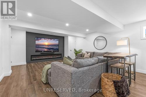 985 Audrey Place, Kitchener, ON - Indoor Photo Showing Living Room