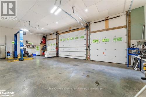 1 - 24 Ruby Lane, Huntsville (Brunel), ON - Indoor Photo Showing Garage