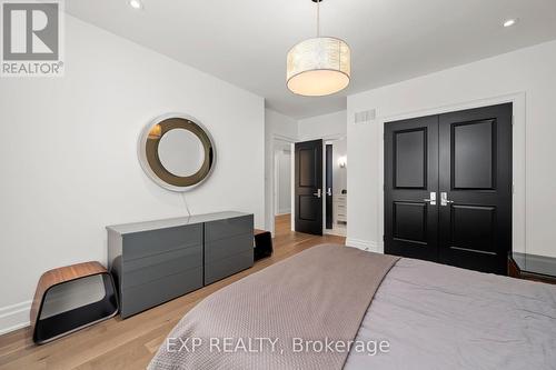 102 Vines Place, Aurora, ON - Indoor Photo Showing Bedroom