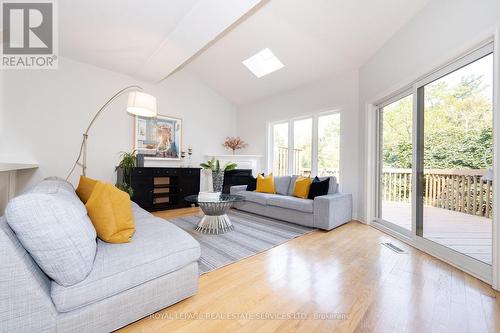 2249 Rockingham Drive, Oakville, ON - Indoor Photo Showing Living Room