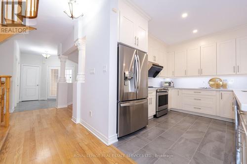 2249 Rockingham Drive, Oakville, ON - Indoor Photo Showing Kitchen