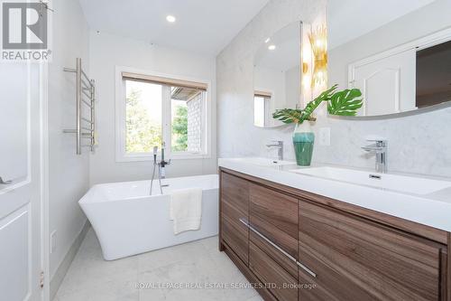 2249 Rockingham Drive, Oakville, ON - Indoor Photo Showing Bathroom