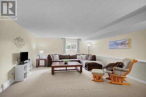 1032 Valetta Street, London, ON - Indoor Photo Showing Living Room