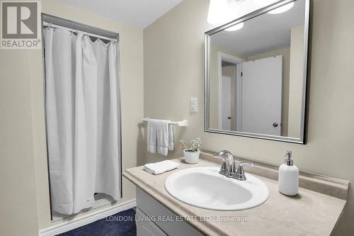 1032 Valetta Street, London, ON - Indoor Photo Showing Bathroom