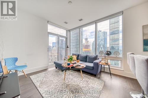 3303 - 10 York Street, Toronto, ON - Indoor Photo Showing Living Room