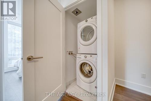 3303 - 10 York Street, Toronto, ON - Indoor Photo Showing Laundry Room