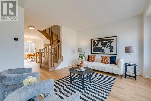 3044 Bramall Gardens, Oakville, ON - Indoor Photo Showing Living Room