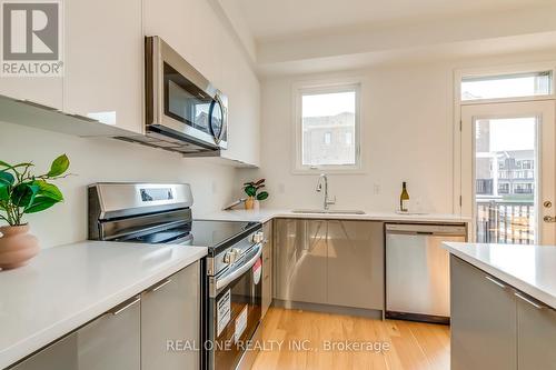 3044 Bramall Gardens, Oakville, ON - Indoor Photo Showing Kitchen With Stainless Steel Kitchen With Upgraded Kitchen