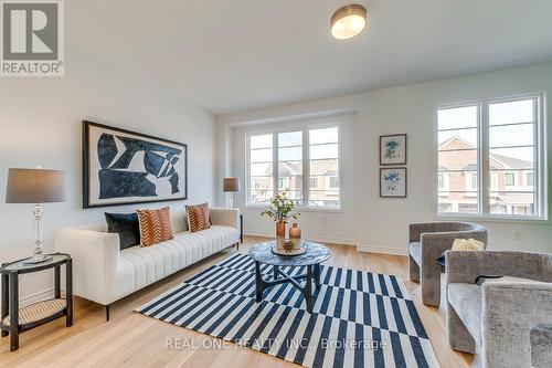 3044 Bramall Gardens, Oakville, ON - Indoor Photo Showing Living Room