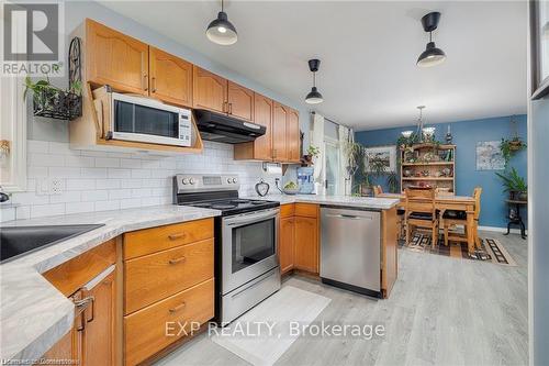 1020 Main Street, Howick, ON - Indoor Photo Showing Kitchen