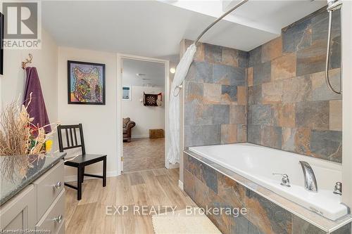 1020 Main Street, Howick, ON - Indoor Photo Showing Bathroom