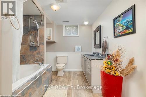 1020 Main Street, Howick, ON - Indoor Photo Showing Bathroom