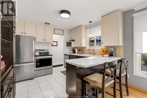 3373 St. Patrick'S Drive, Windsor, ON - Indoor Photo Showing Kitchen