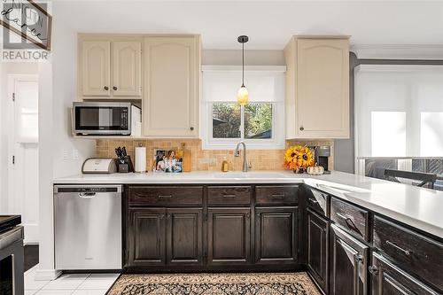 3373 St. Patrick'S Drive, Windsor, ON - Indoor Photo Showing Kitchen