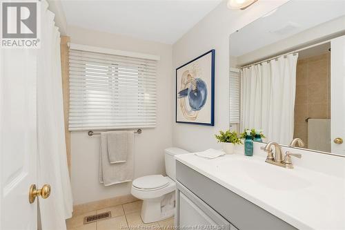 3373 St. Patrick'S Drive, Windsor, ON - Indoor Photo Showing Bathroom