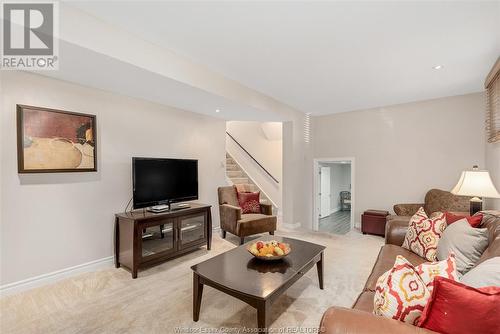 3373 St. Patrick'S Drive, Windsor, ON - Indoor Photo Showing Living Room