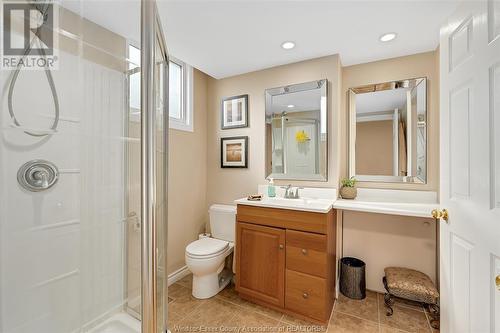 3373 St. Patrick'S Drive, Windsor, ON - Indoor Photo Showing Bathroom