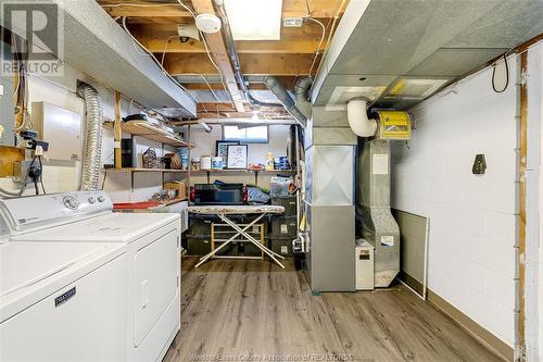 3373 St. Patrick'S Drive, Windsor, ON - Indoor Photo Showing Laundry Room