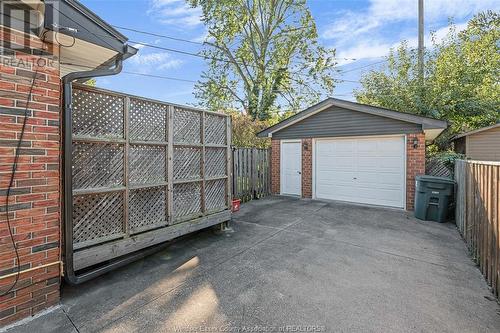 3373 St. Patrick'S Drive, Windsor, ON - Outdoor With Exterior